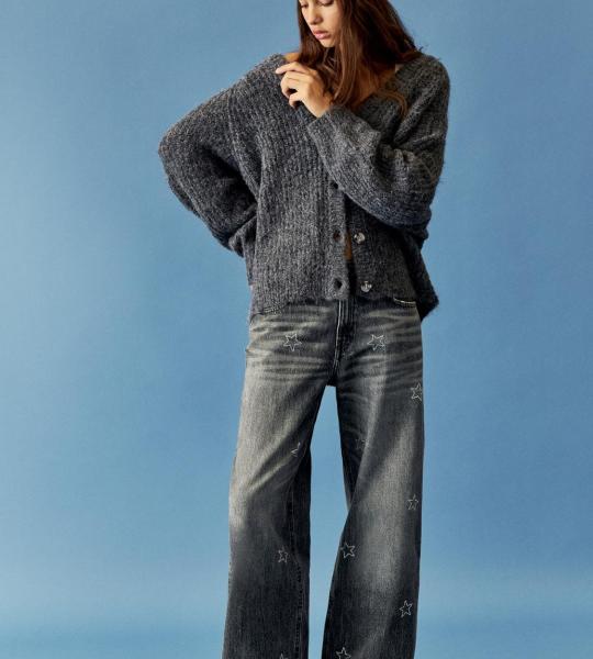 Straight-leg jeans stars